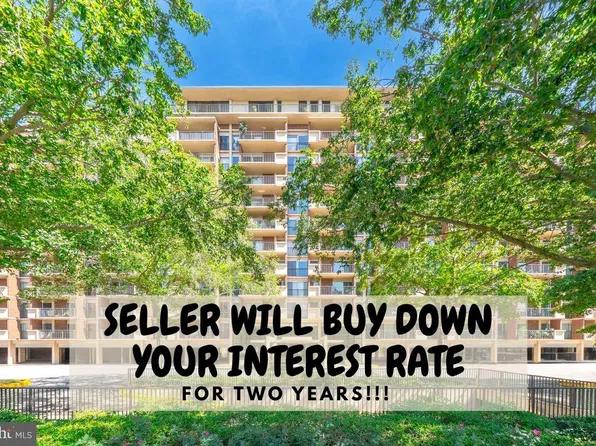 1300 Army Navy Dr APT 125, Arlington, VA 22202