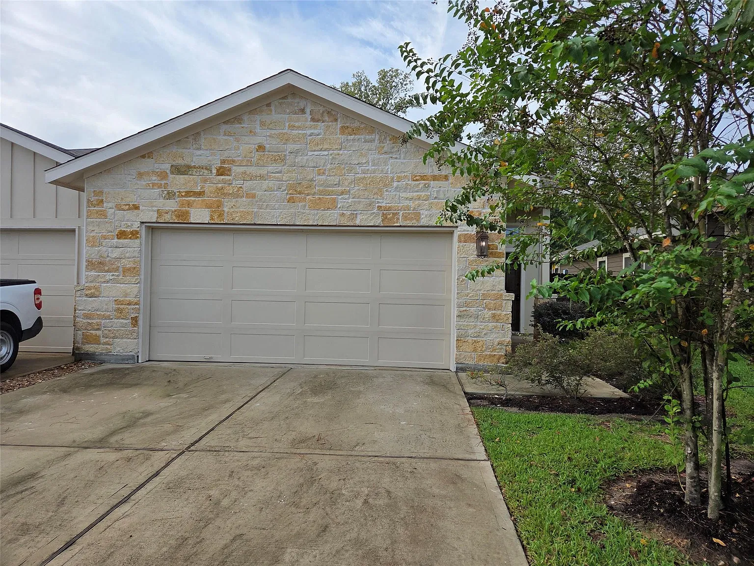 3 bed, 2.0 bath, 1409 sqft, $1,695 — Photo 1