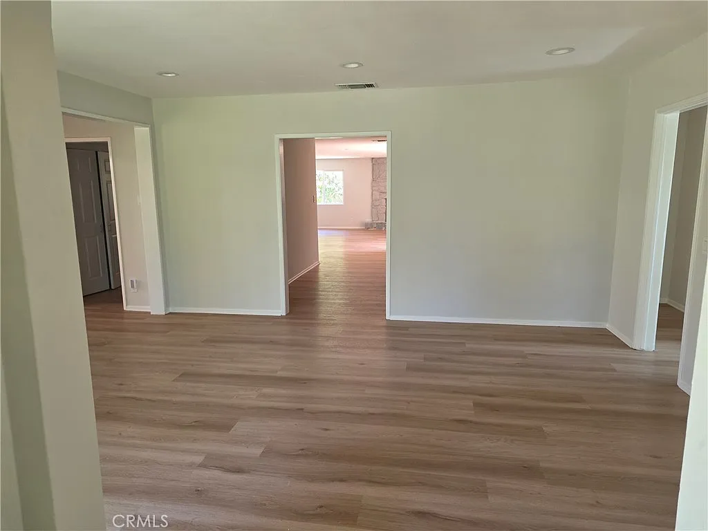 4 bed, 2526 sqft, $7,500 — Photo 4