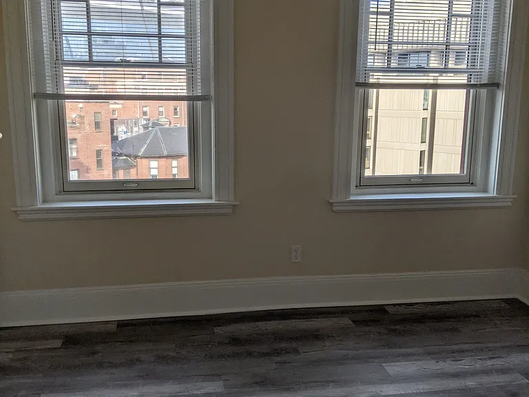 Huntington Apartments — Photo 14
