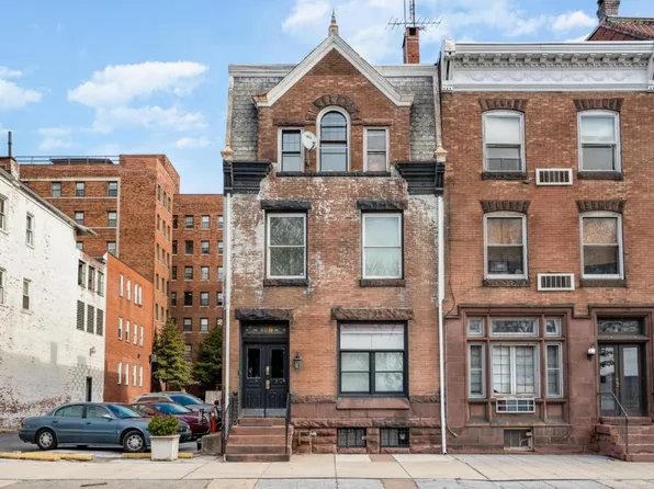 605 N Front St, Harrisburg, PA 17101