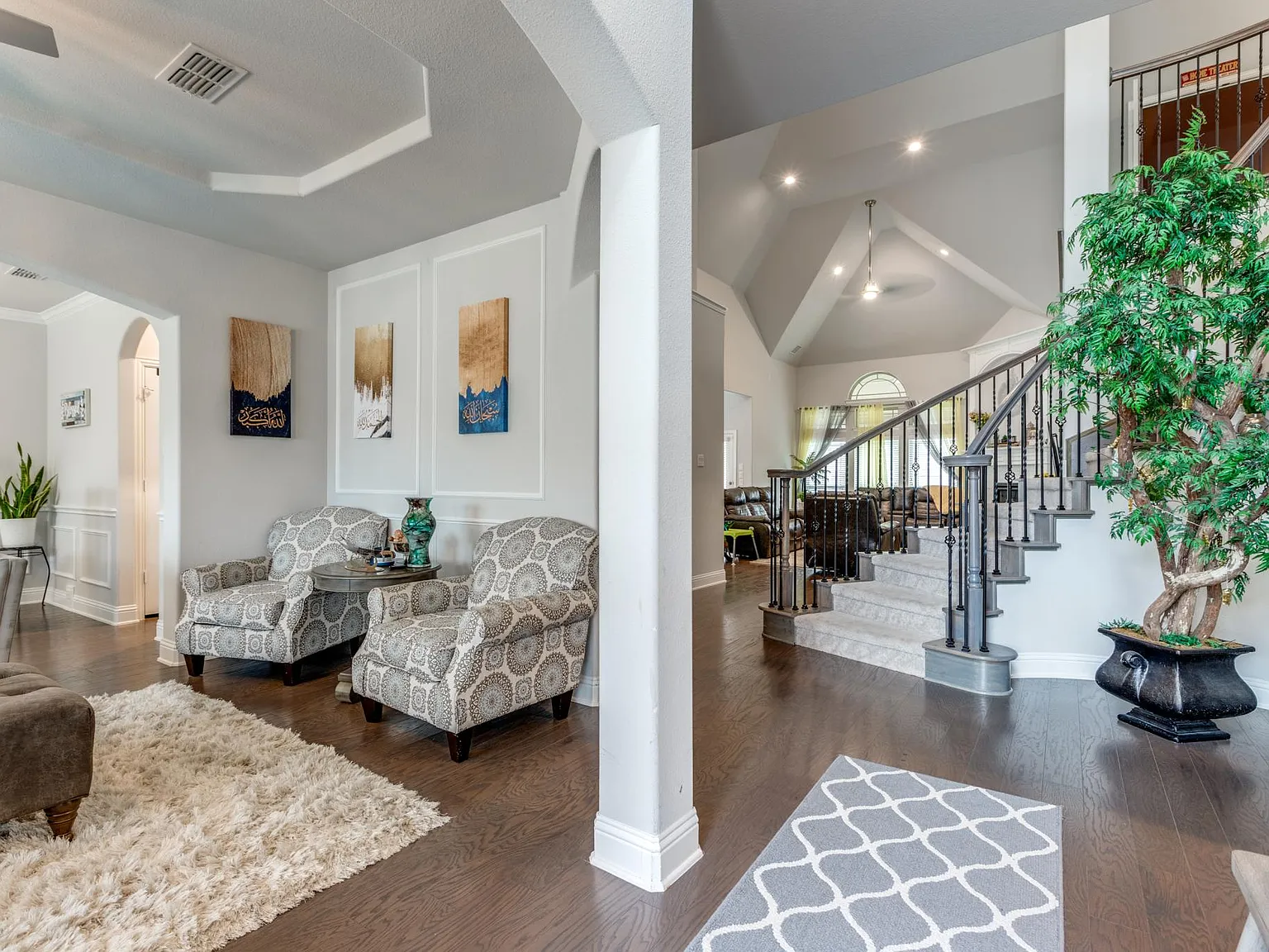 6 bed, 4433 sqft, $4,300 — Photo 4