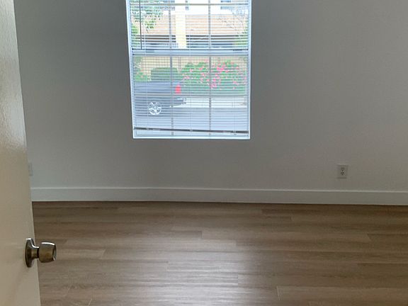 5th image of 15746 Vanowen St #108