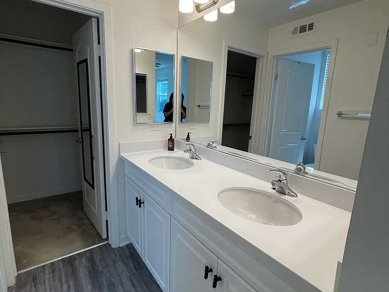 4956 Willow #B — Photo 17