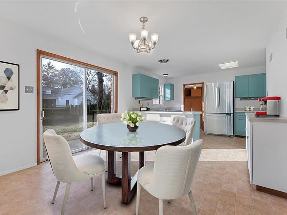 5th image of 14 Willow Oak Ln
