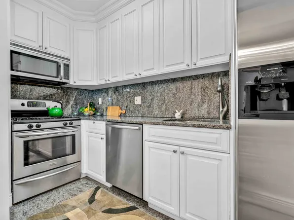 45 Sutton Place South image 11 of 35