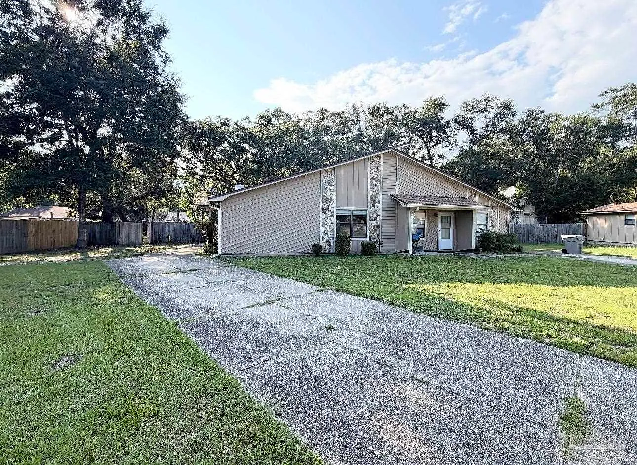 2 bed, 1.5 bath, 1045 sqft, $1,350 — Photo 1