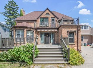 862 N 11th St, Manitowoc, WI 54220