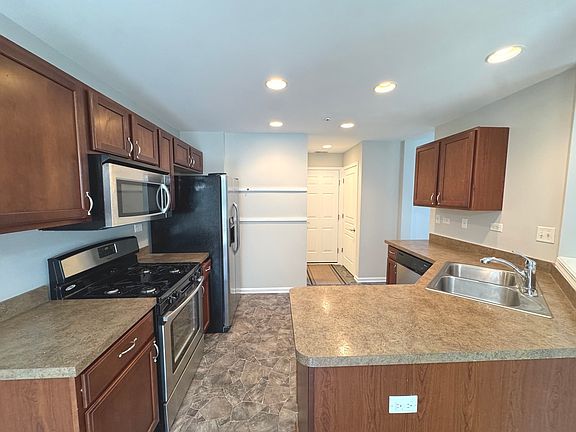 3rd image of 1448 Orchid St