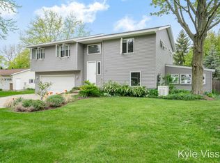 2621 Heathcliff St SE, Grand Rapids, MI 49546