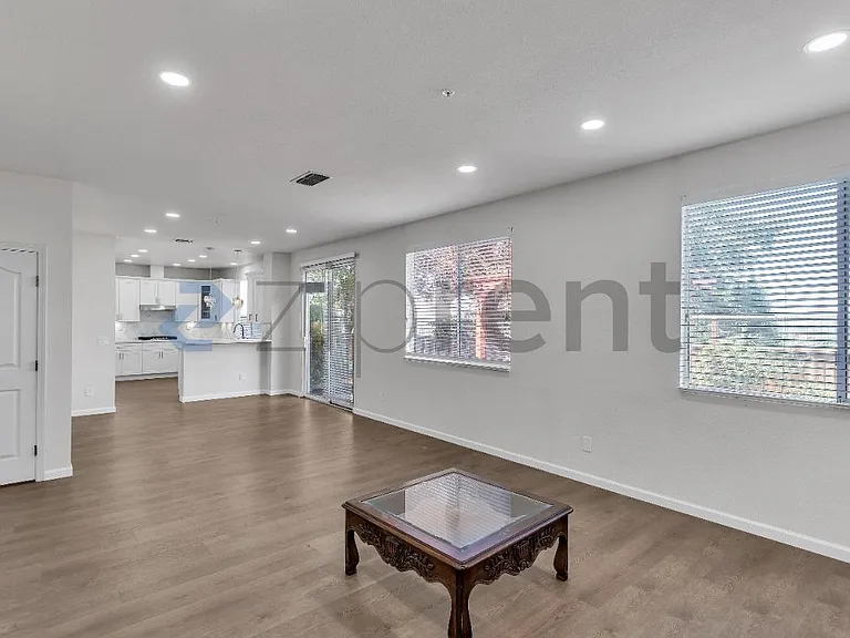 1001 Sandhurst Dr — Photo 21