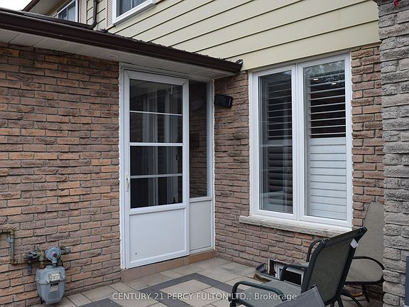 4th image of 26 Robbinstone Dr