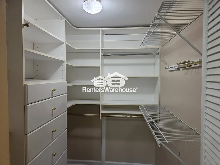 203 Ivy Green Ln — Photo 12