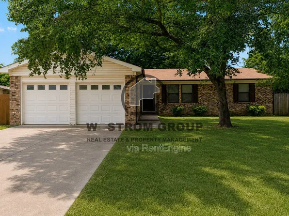 836 Hollow Creek Rd, Burleson, TX 76028