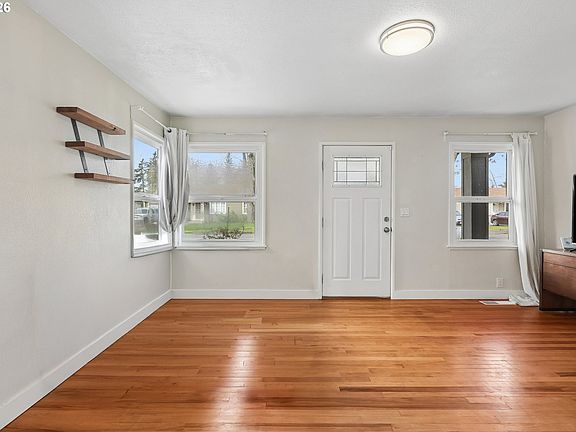 4th image of 8424 SE Cornwell Ave