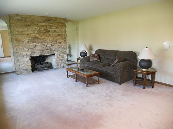 2nd image of 571 Pinecroft Dr