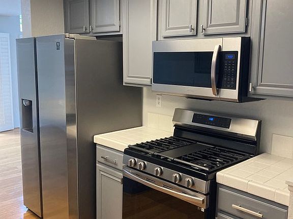 3rd image of 13516 Apricot St