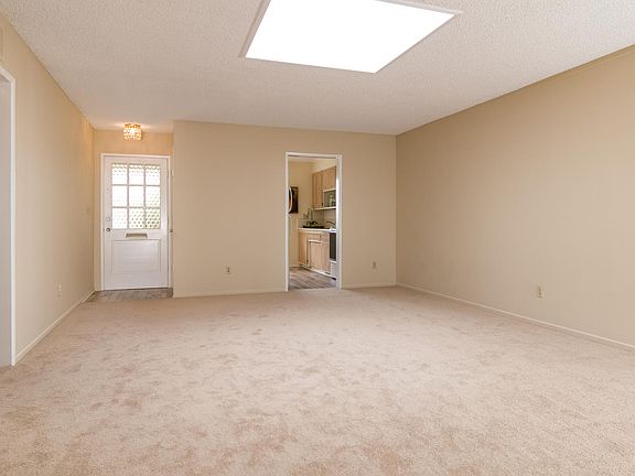 5th image of 140 E Bay Blvd
