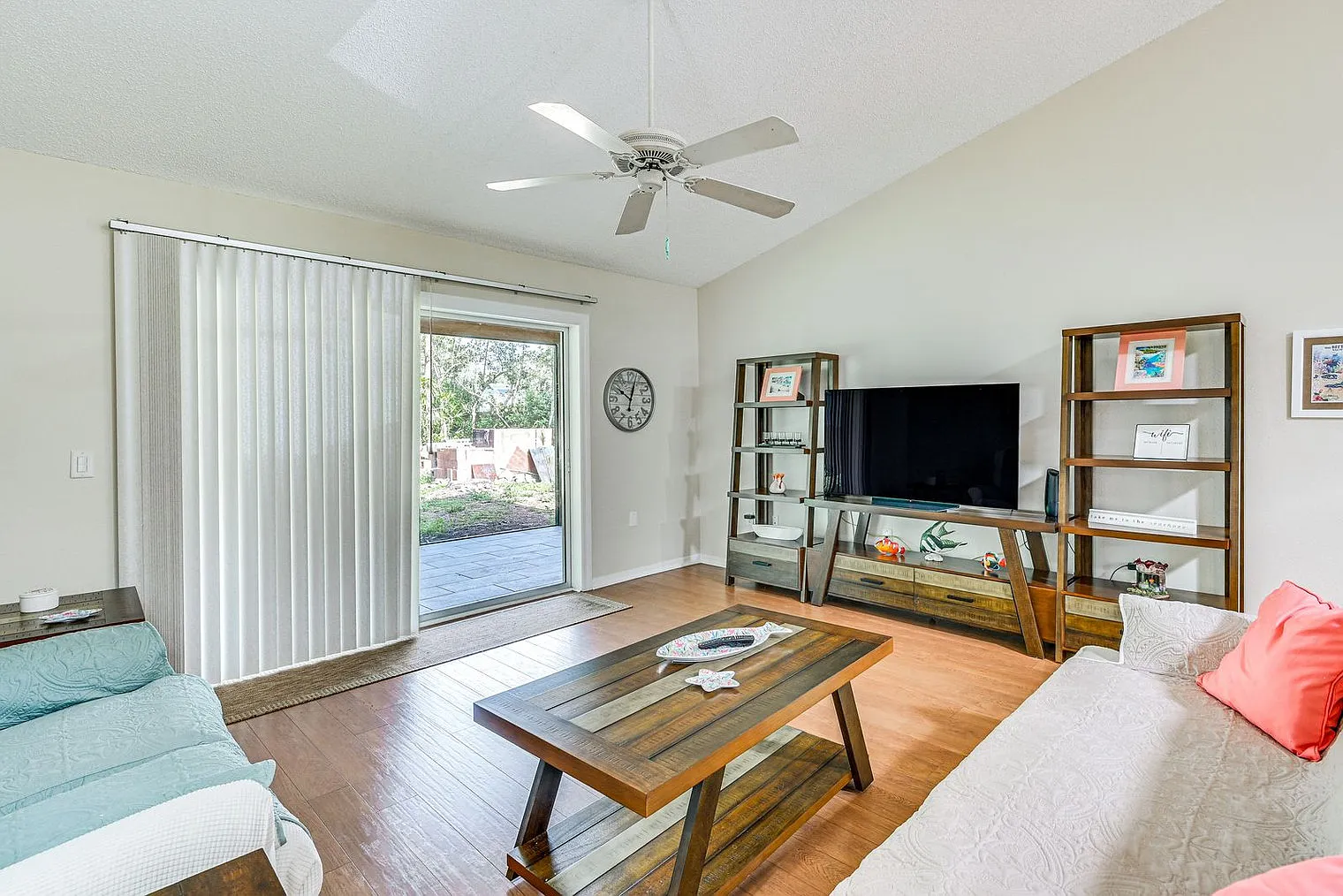 3 bed, 2.0 bath, 1463 sqft, $3,128 — Photo 3