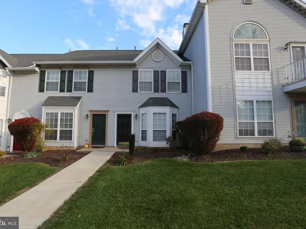 1915 Willings Ln, Hellertown, PA 18055