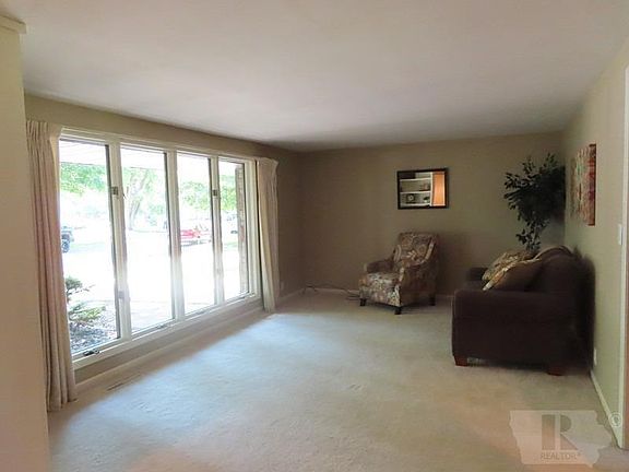 2nd image of 34 Clover Ln
