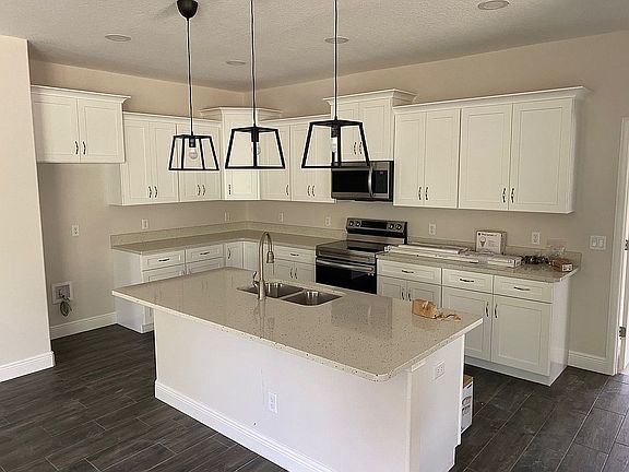 4th image of 8204 N Pitcairn Way