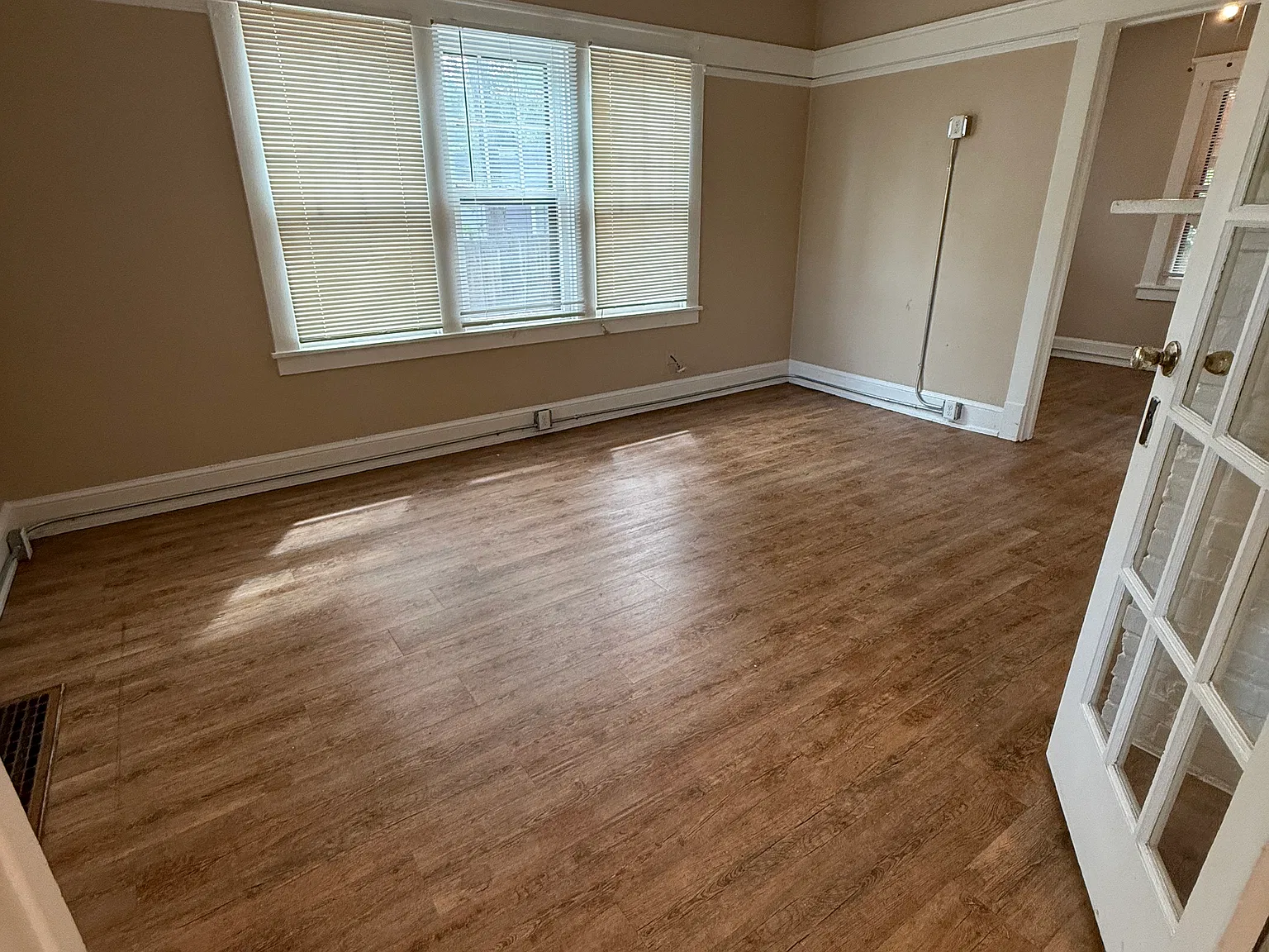 7 bed, $14,350 — Photo 4