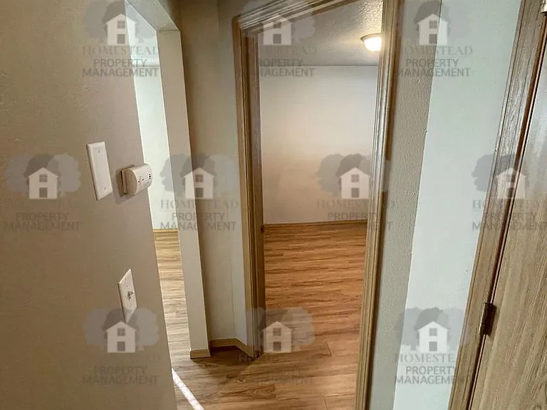475 Jackson St W — Photo 8
