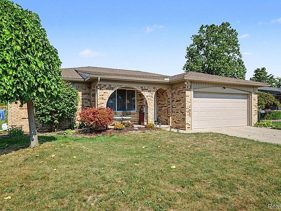 3rd image of 15299 Brandy Ln