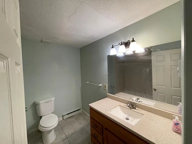 Upstairs Full Bath