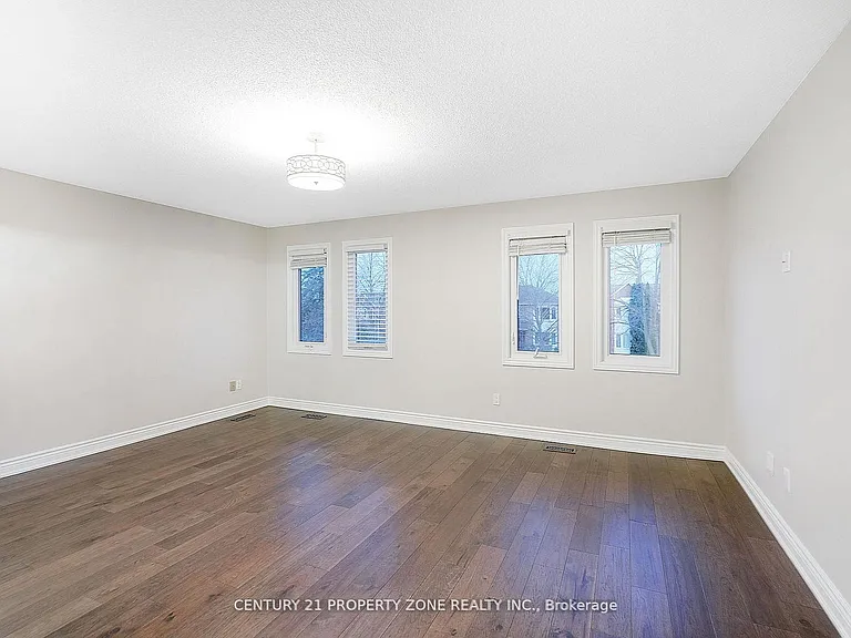 4 Garbutt Cres — Photo 16