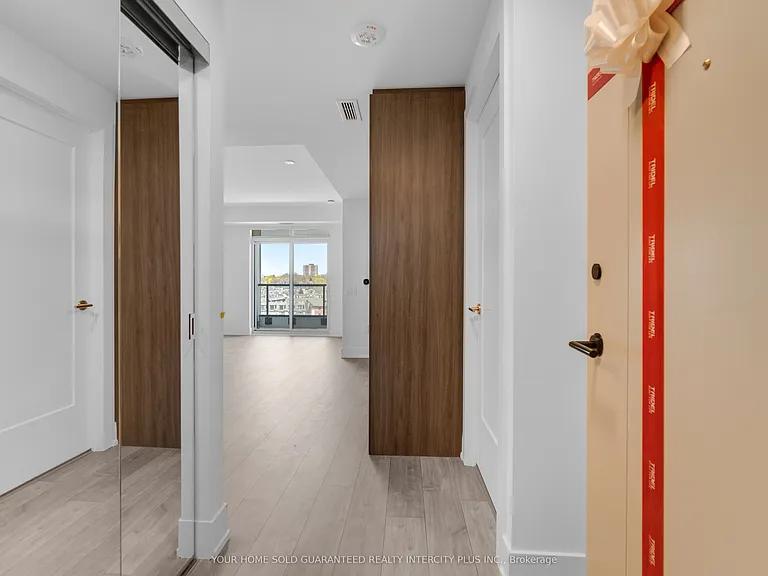 858 Dupont St #717 — Photo 8