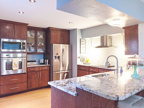 5th image of 909 Southgate Dr