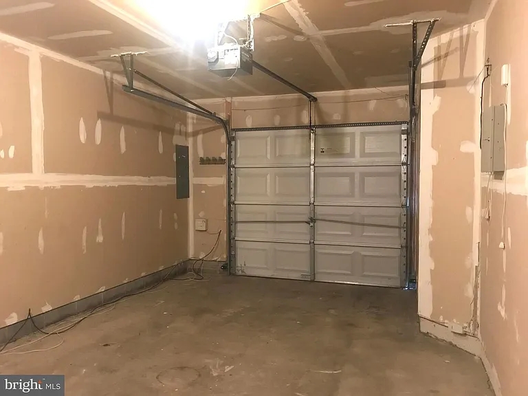 8805 Goose Landing Cir — Photo 21