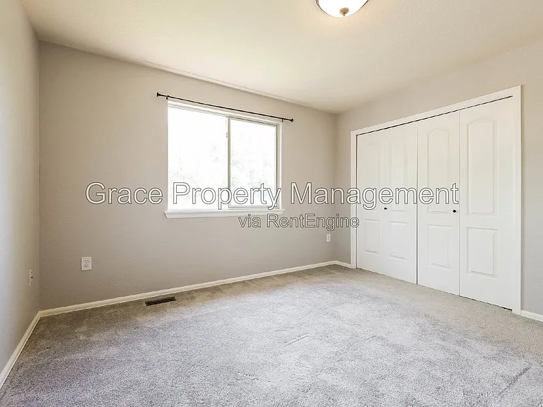 1144 E 12th Ct — Photo 14