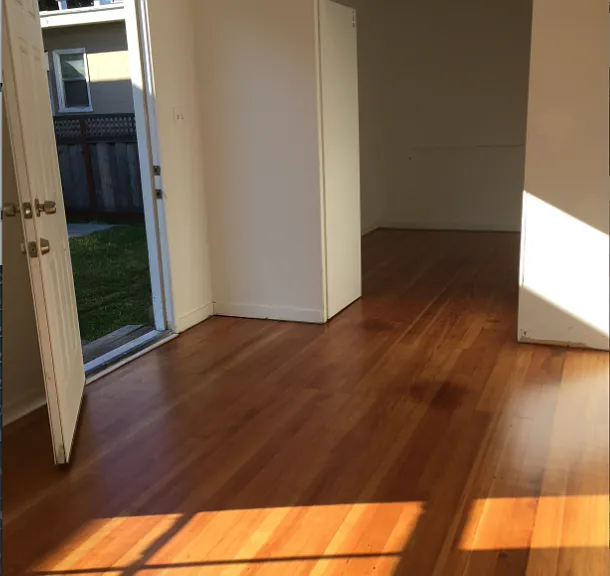 The 300 sqf cottage in the backyard, your work space / office. It has four windows and gets lots of sun. Just outside the door, is a seating area. Past renters said they loved the feeling of indoor-outdoor working.