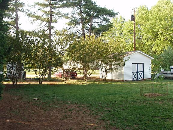 Fenced back yard with toolshed/workshop