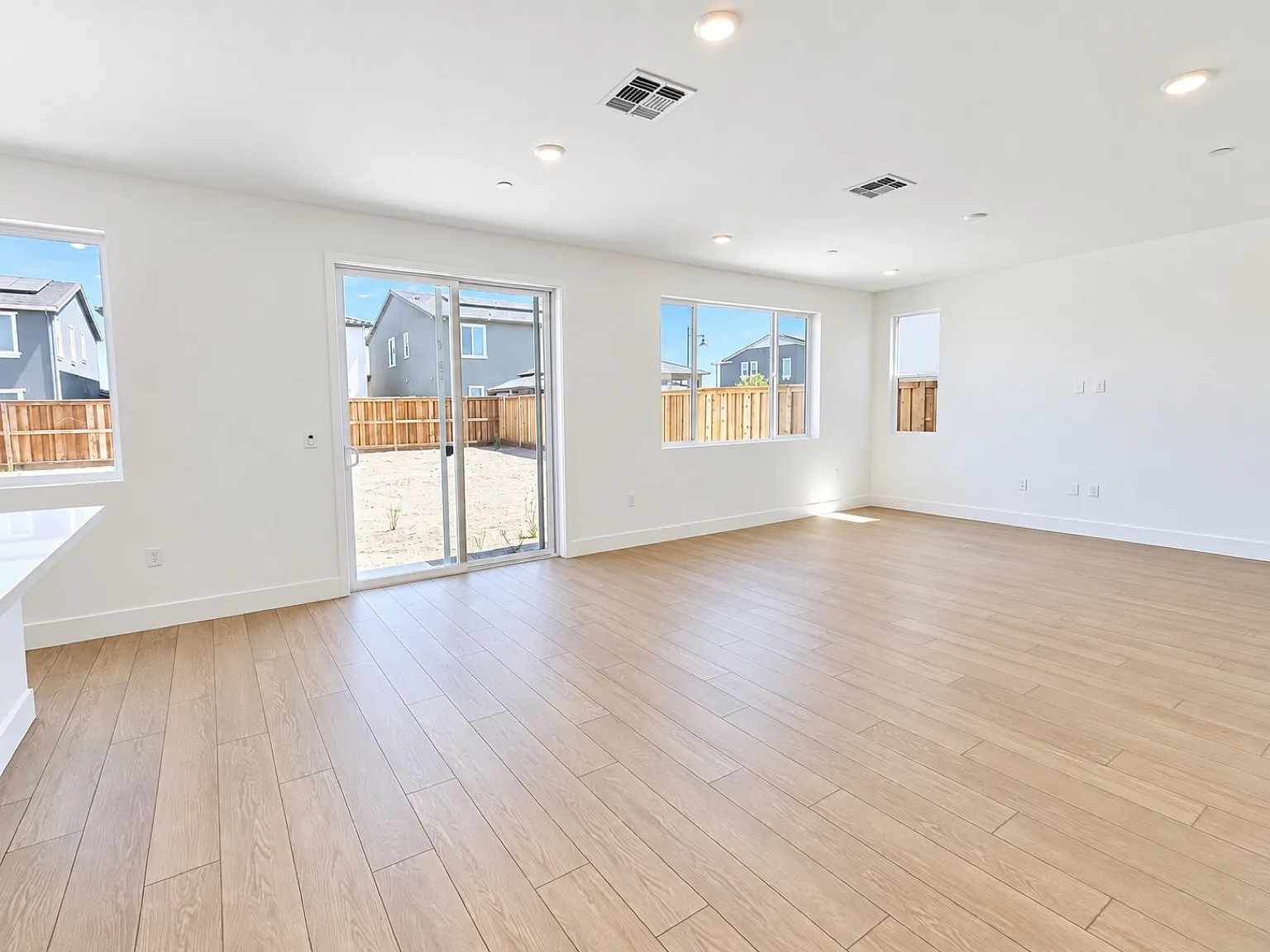 4 bed, 2152 sqft, $600 — Photo 4