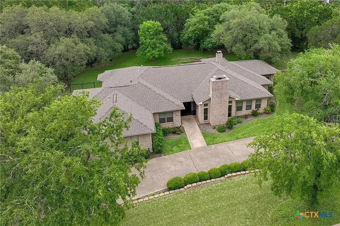 4 bed, 3525 sqft, $8,500 — Photo 4