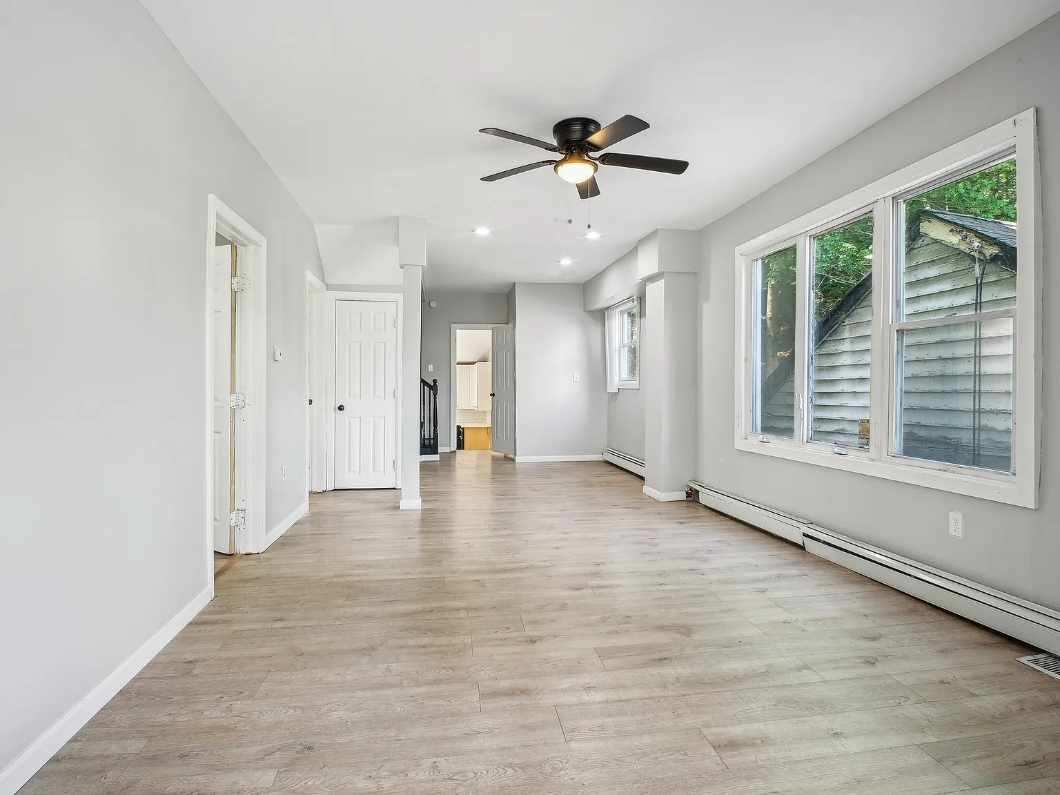 4 bed, 1.5 bath, $3,200 — Photo 2