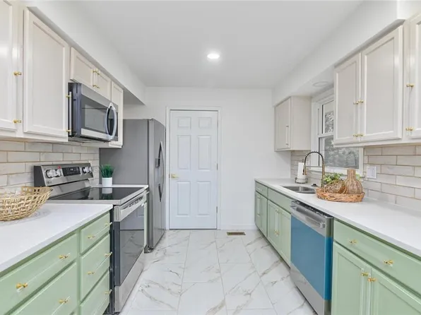 9334 E 85th St, Raytown, MO 64138