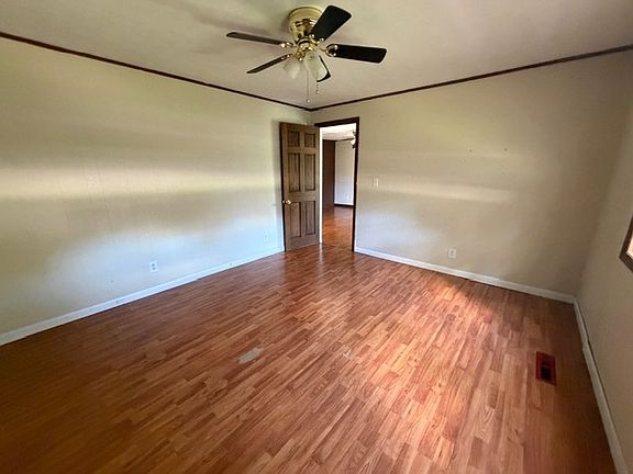 5th image of 416 E 7th St