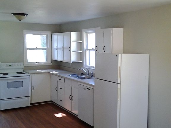 2nd image of 107 E Birch St