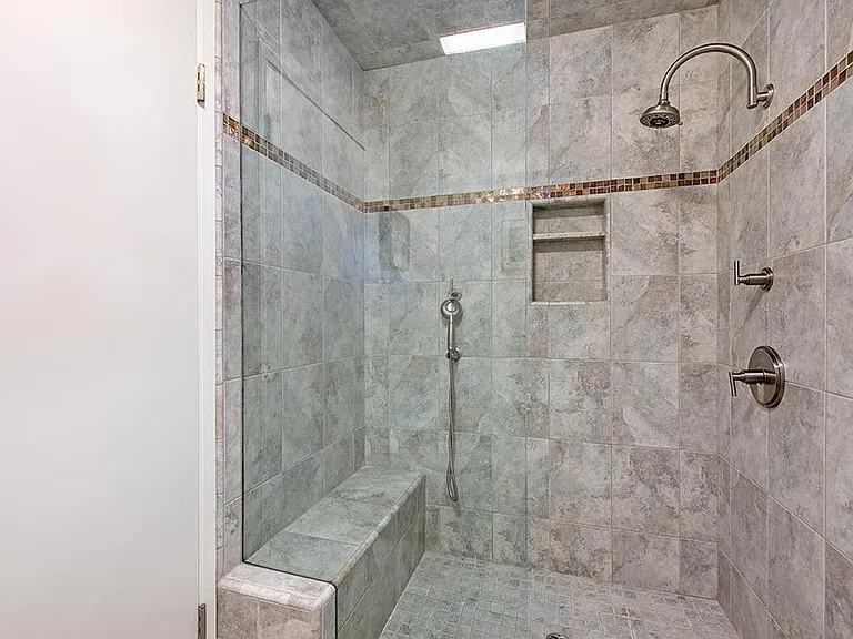 1211 E Valley Rd — Photo 25