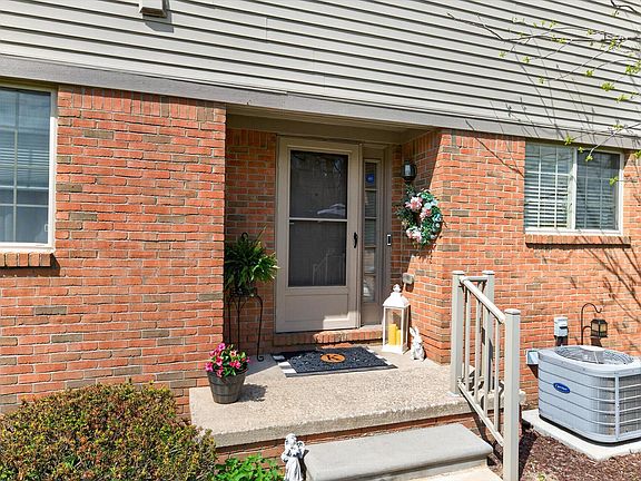 5th image of 1927 Pebble Creek Dr