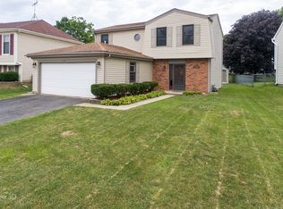 1130 Singleton Dr, Roselle, IL 60172