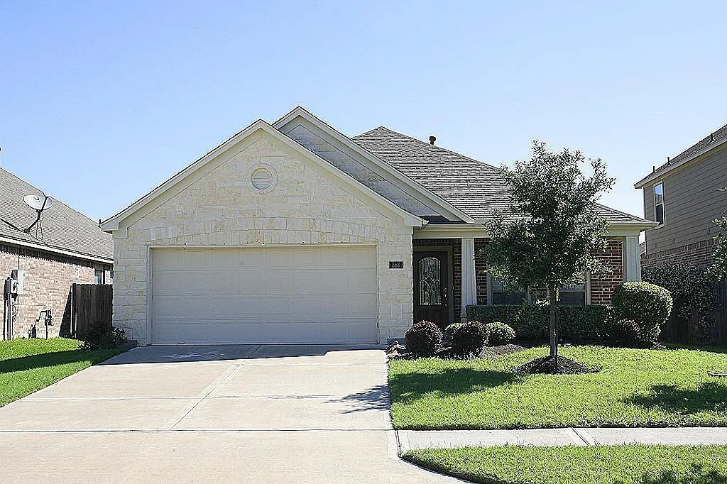 4 bed, 2.0 bath, 1970 sqft, $2,500 — Photo 1