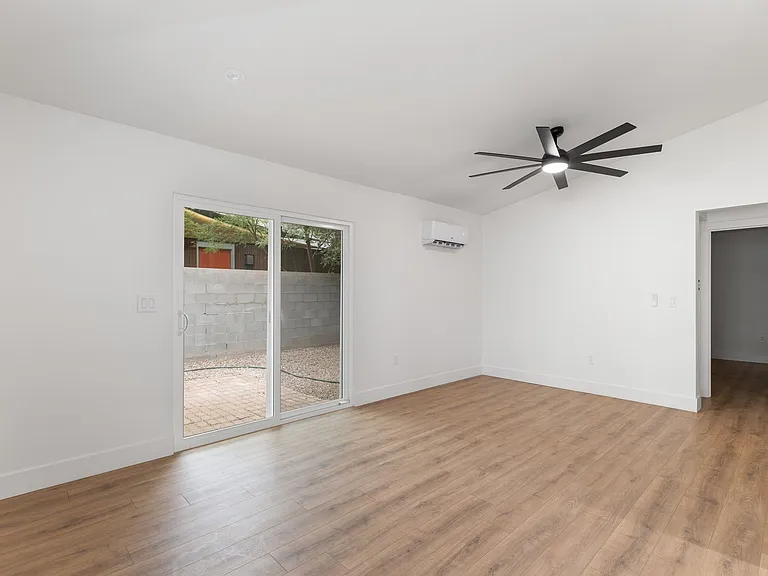 2044 S Forest Ave — Photo 9