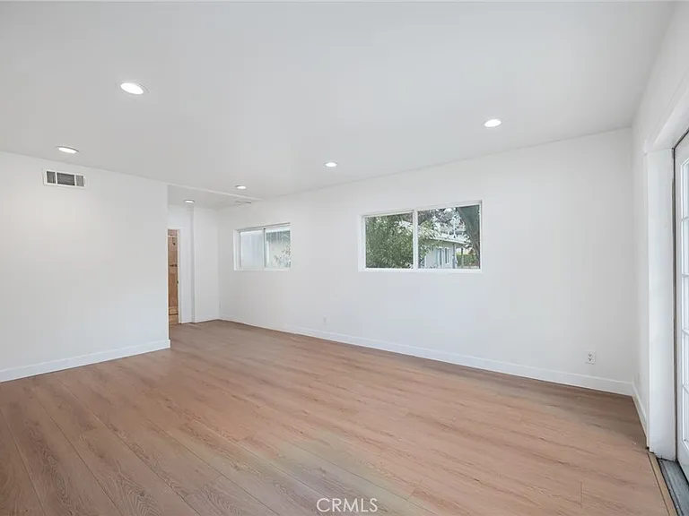 15147 Otsego St — Photo 20
