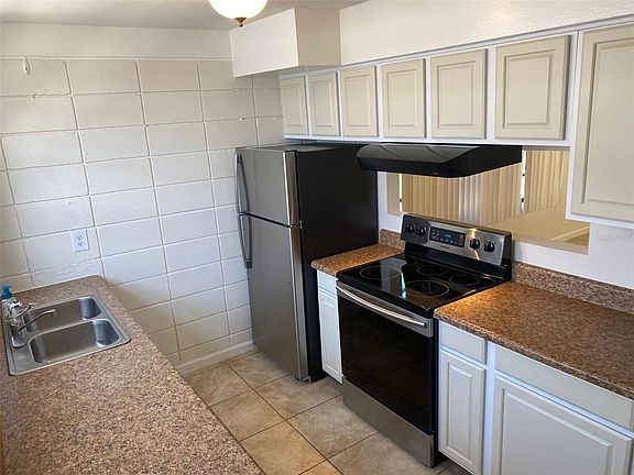 3rd image of 3075 Los Altos Dr #C
